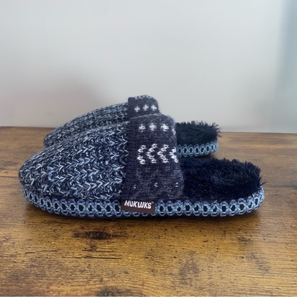 𝅺MUK LUKS Dark Sapphire Fritzie Slipper Women’s slip on Size Small NWOT - Picture 3 of 10